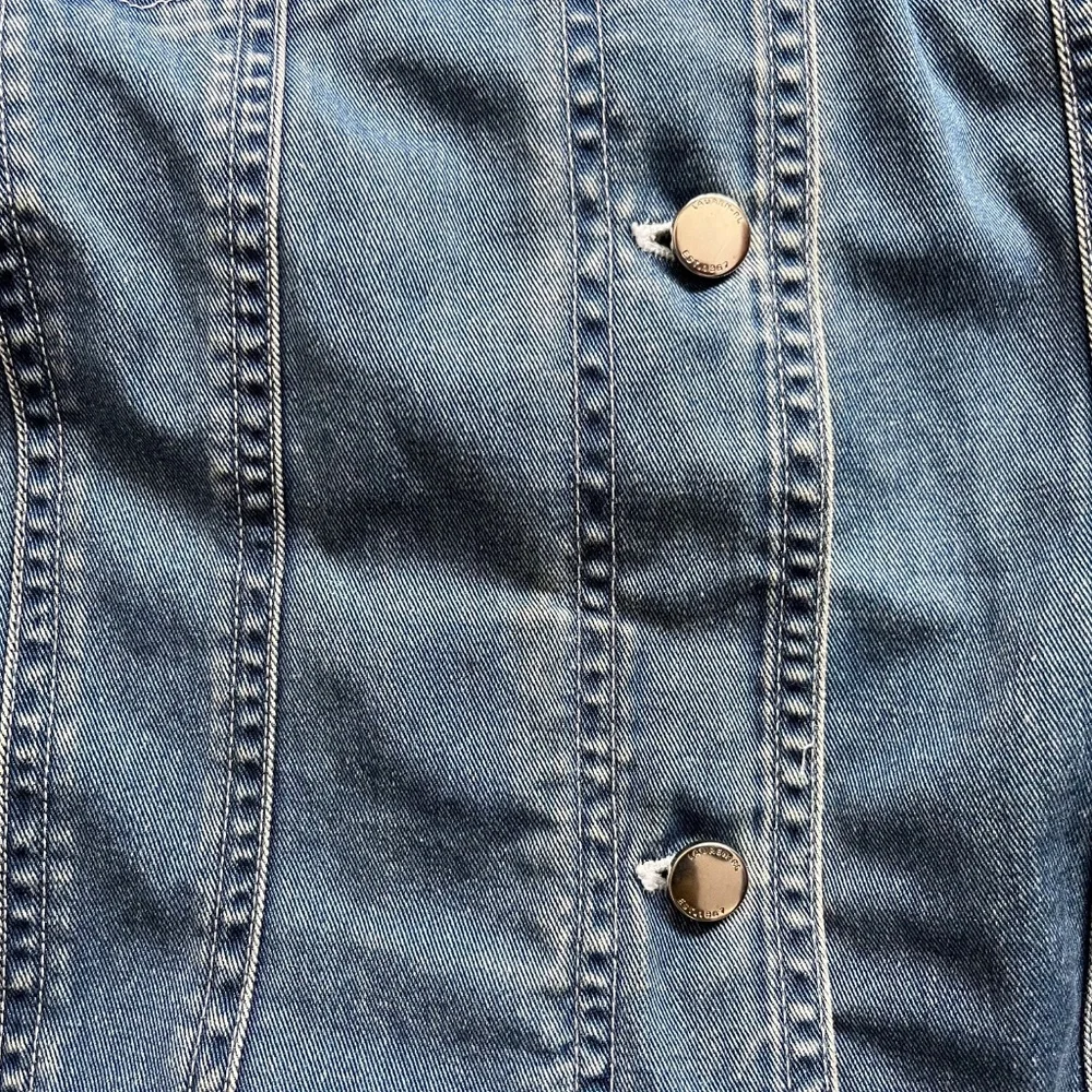 Vintage Lauren Jeans Co Denim Trucker Jacket Faded Blue Button Front Women’s Lar - Picture 3 of 5